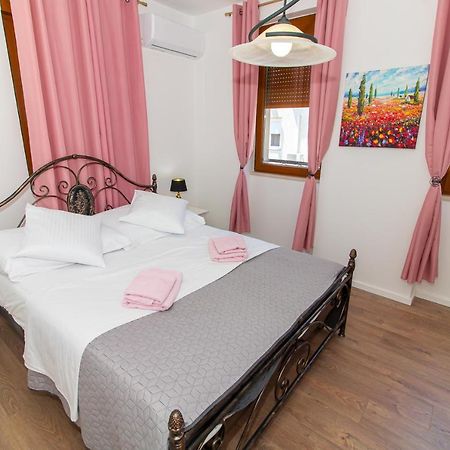 Luxury Apartments Iris โมสตาร์ ภายนอก รูปภาพ