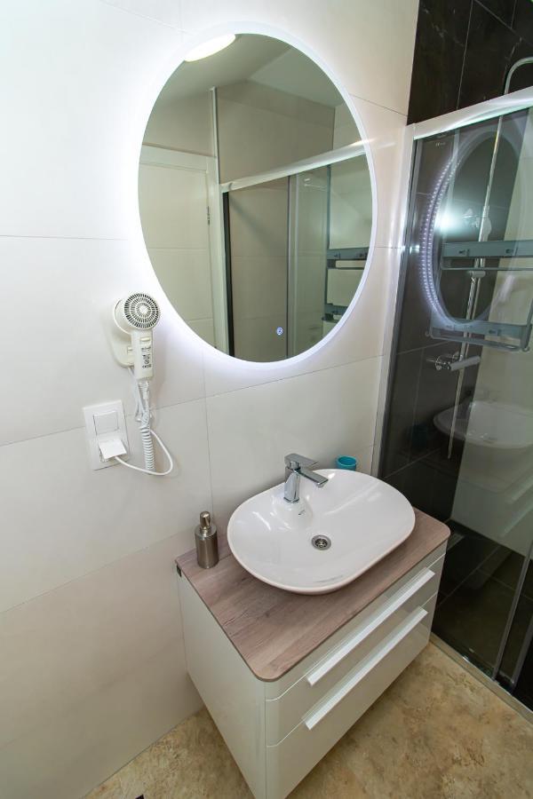 Luxury Apartments Iris โมสตาร์ ภายนอก รูปภาพ